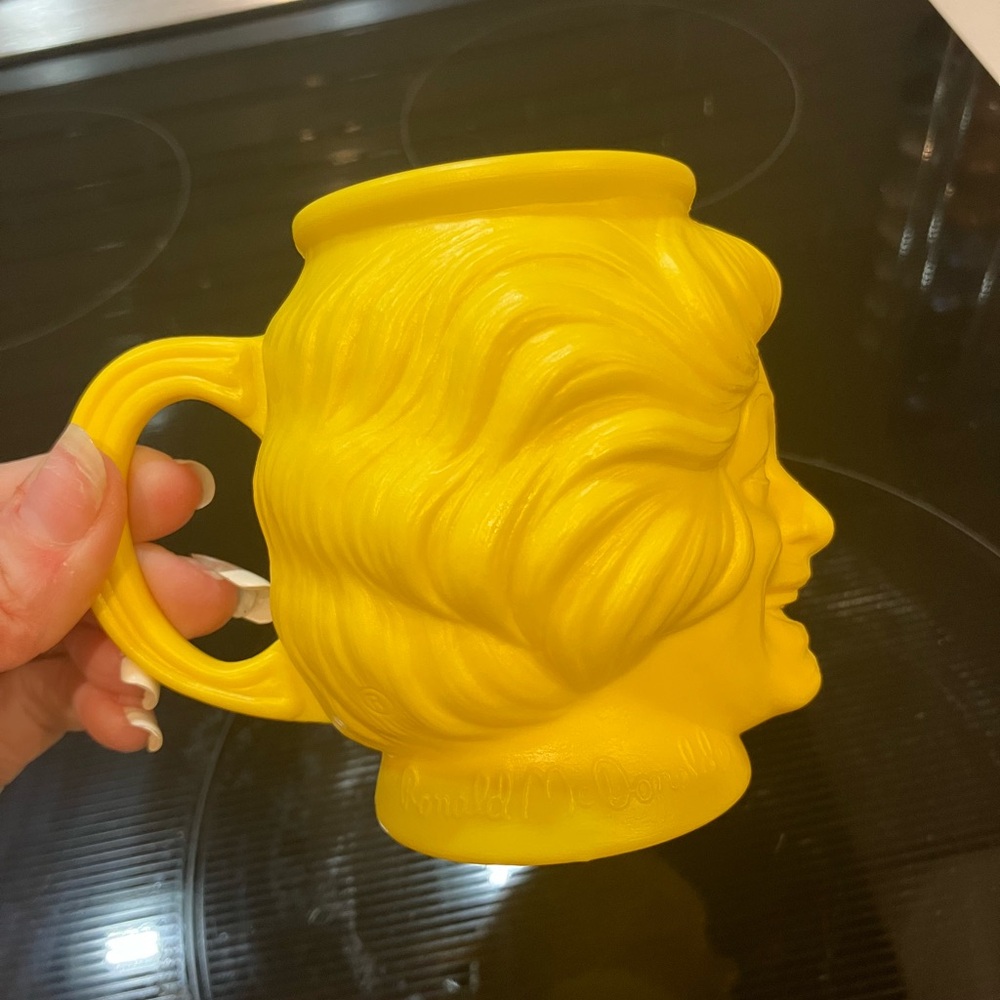 McDonald’s vintage Ronald 1981 cup - Picture 2 of 3